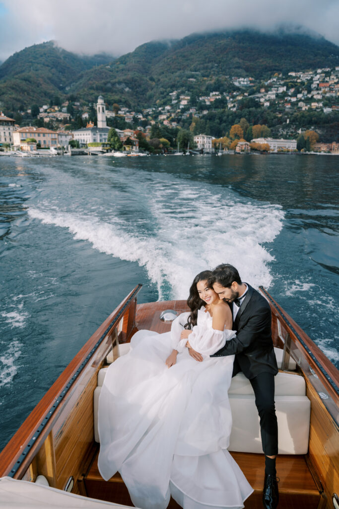 Romantische Bootsfahrt am Comer See bei Destination Wedding